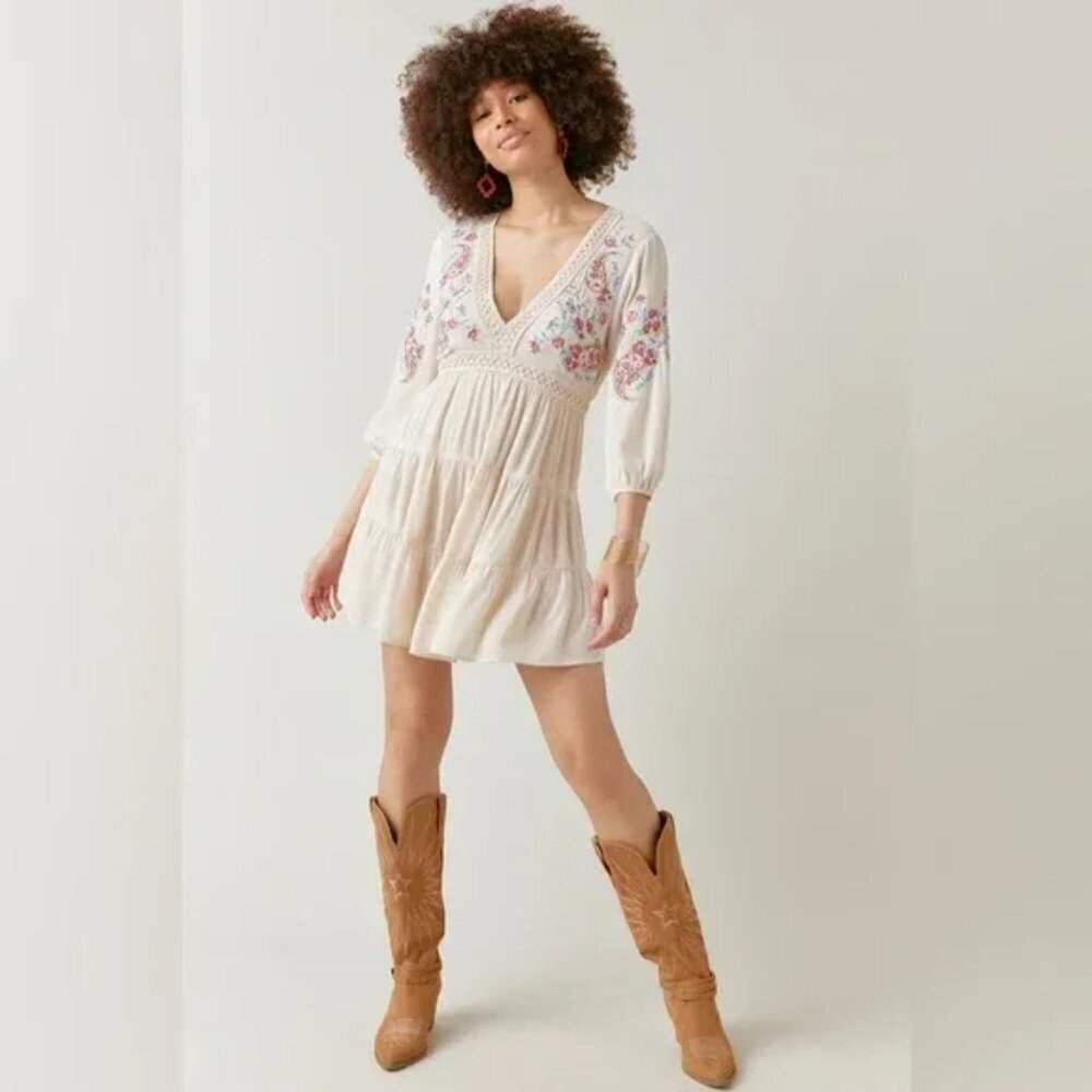 NWT Francesca’s Audrey Parks Cream Floral Embroidered Boho Tiered Dress Womens S